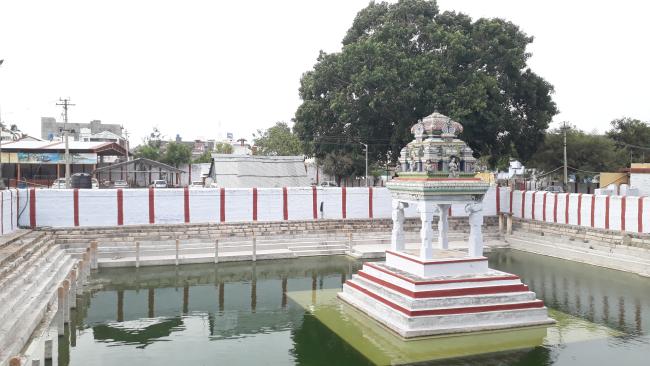 Avinashiappar temple pond